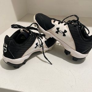 Under Armor boys baseball cleats